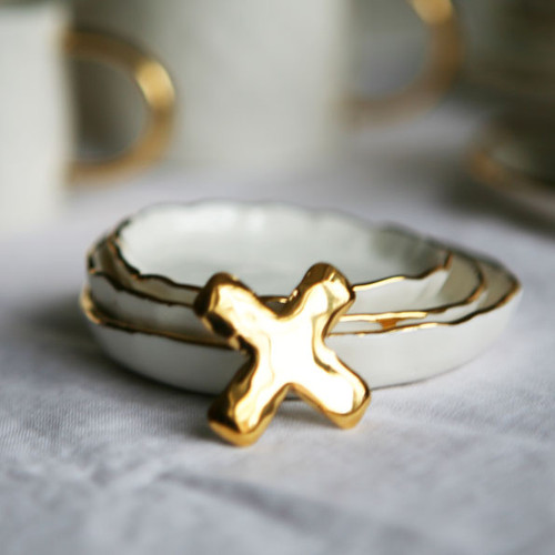 Hammered X (porcelánová brož) — foto 1