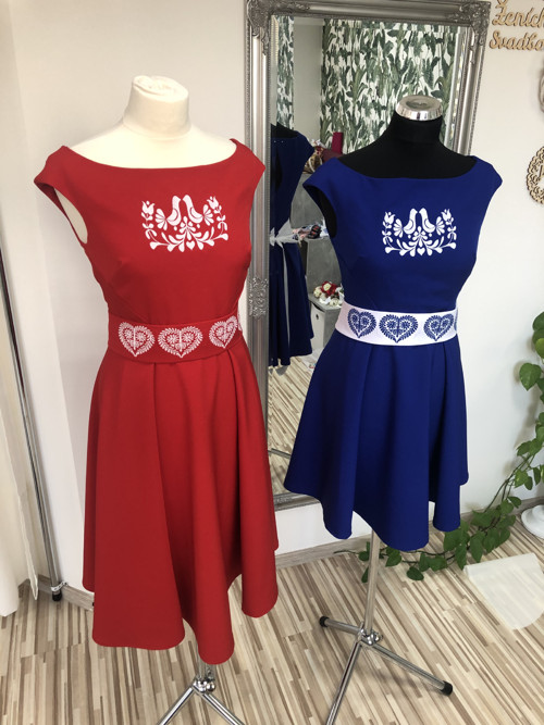 Folk šaty červené — foto 1