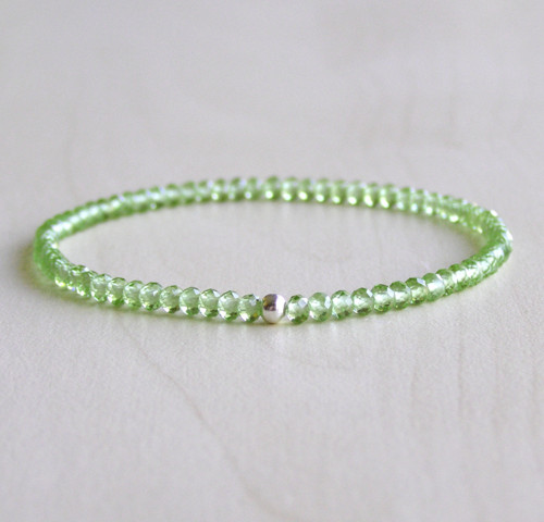 BROUŠENÝ OLIVÍN ( PERIDOT ) RONDELKY 0.2 x 0.3