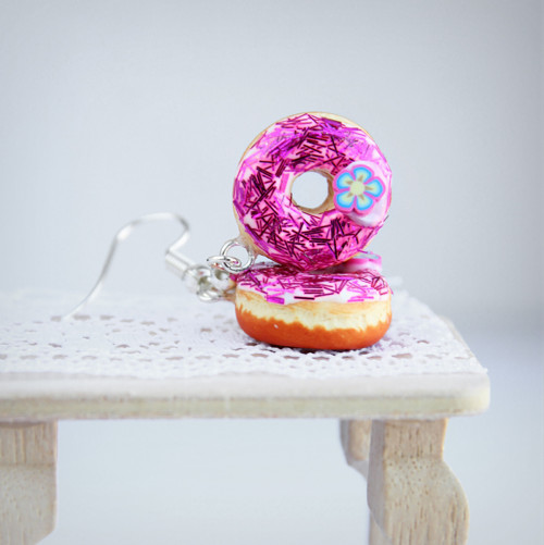 Donuty s kytičkou, růžovofialové