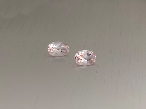 Přírodní morganit ovál 4.2x6.1 mm