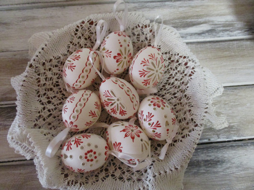 Kraslice slepičí madeirová bílá s červenou