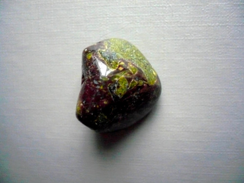 Tromlovaný kámen – epidot 21 mm, č.33