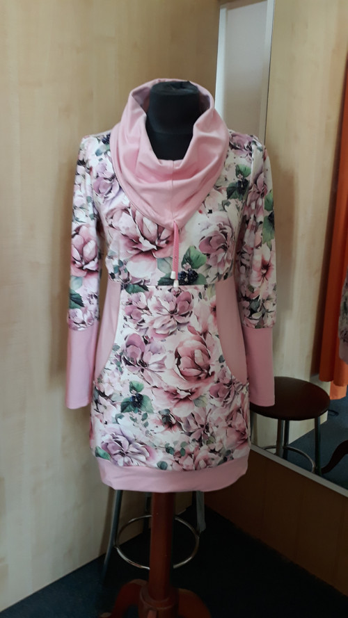 Rozkvětla magnolie — foto 1