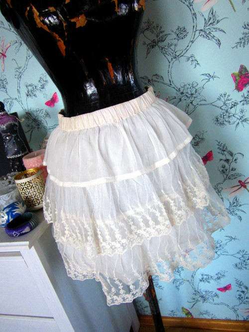 Sukénka shabby v krajkoví — foto 1
