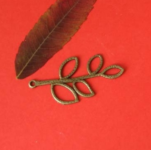 Filigránový přívěšek list 38x18mm, starobronz