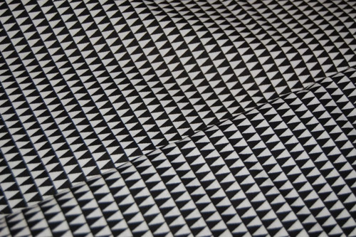 Bavlněná látka : Mini triangles black