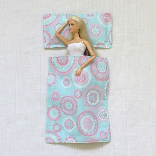 Doplňky pro Barbie - Peřinka a polštářek — foto 1