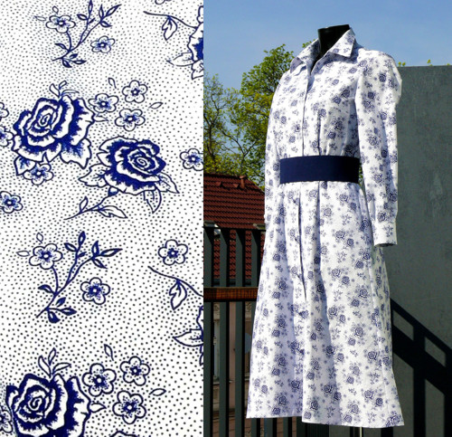 DressRoseGarden/DeepBlueOnWhite
