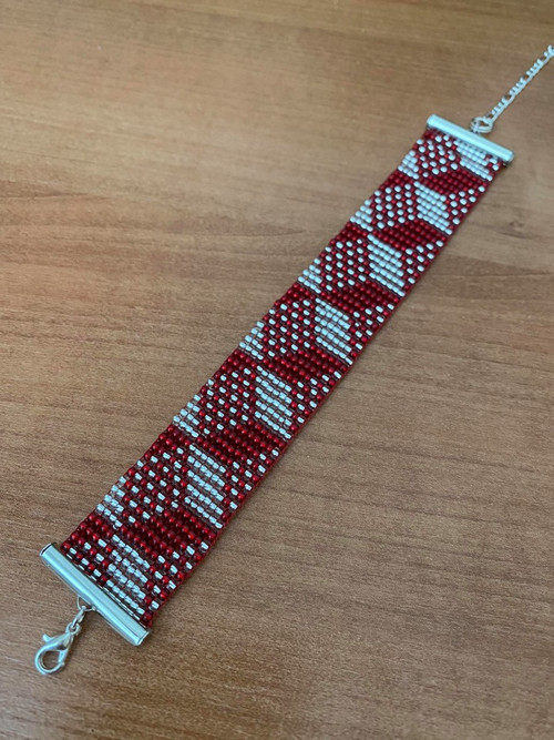 Náramek červené kocky — foto 1
