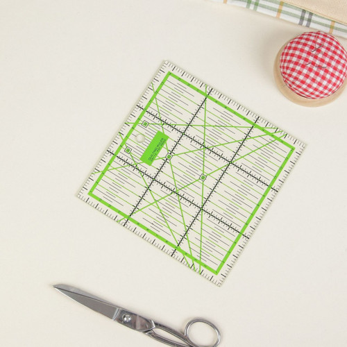 Pravítko pro quilting a patchwork, 15 x 15 cm, — foto 1