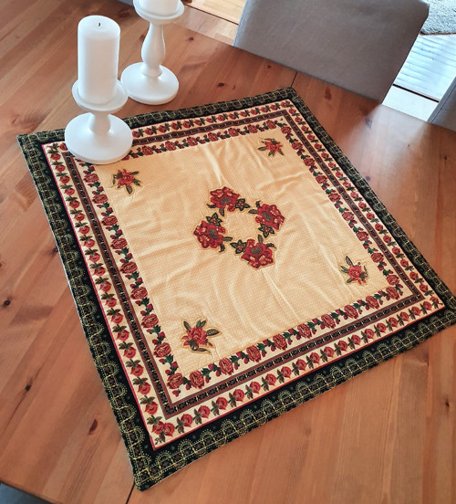 Ubrus s aplikovanými květy 65 x 65 cm