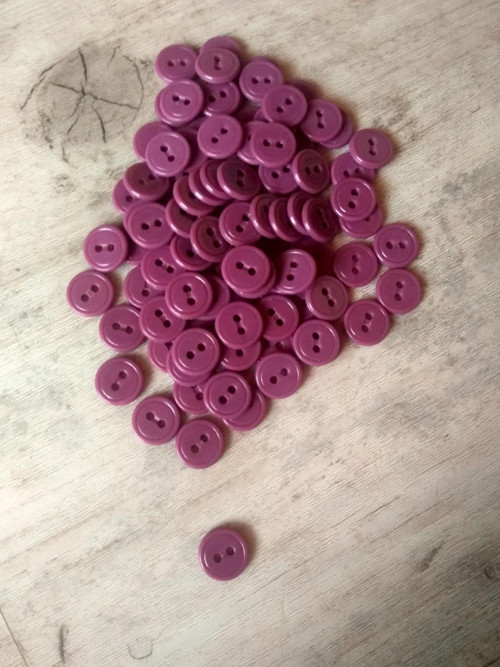 Knoflík dvojdírkový velikost 1cm - balení 50Ks