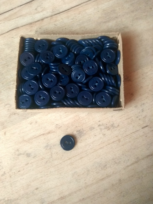 Knoflík dvojdírkový velikost 1cm - balení 50Ks