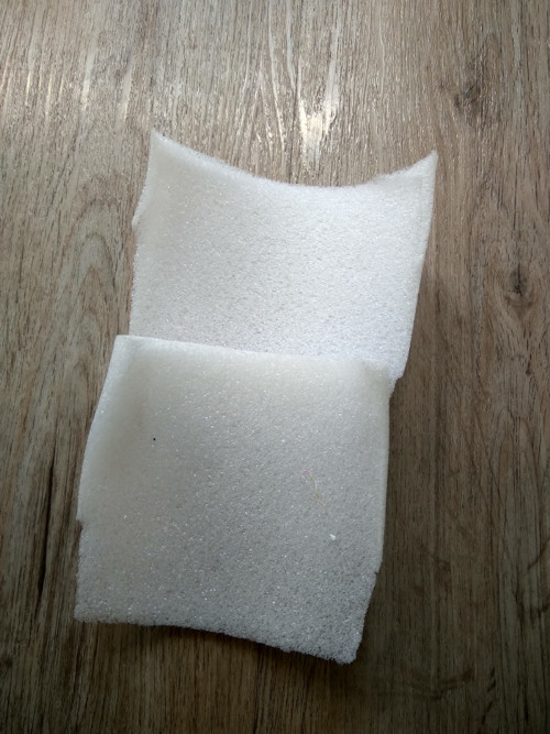 Vycpávky ramenní bílá barva velikost 14