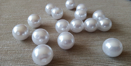 Plastové perle 16 ks — foto 1