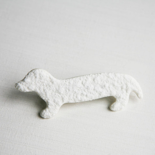 Dlouze bílý (porcelánová brož) — foto 1