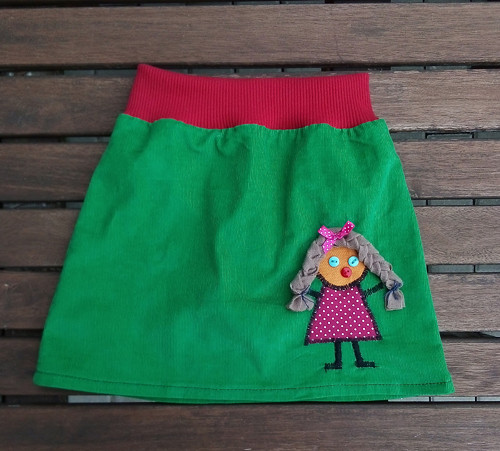 Manšestrová sukýnka s panenkou — foto 1