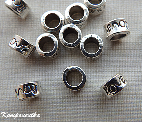 Kovový korálek 8mm otvor 4mm 4kusy