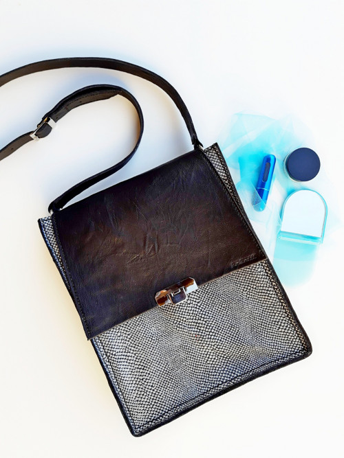Černobílá hranatá kožená crossbody kabelka
