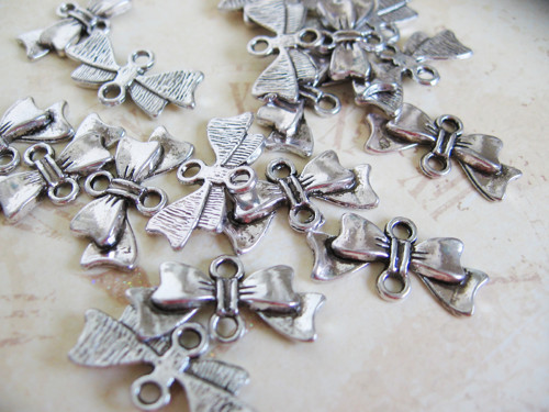 Mezidíl mašlička, 20x10mm, 2ks