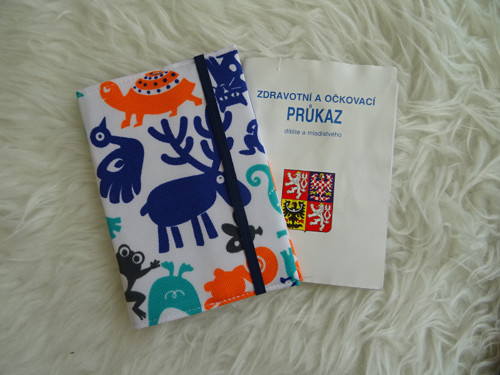 Nepromokavý obal na očkovací průkaz - mnoho vzorů