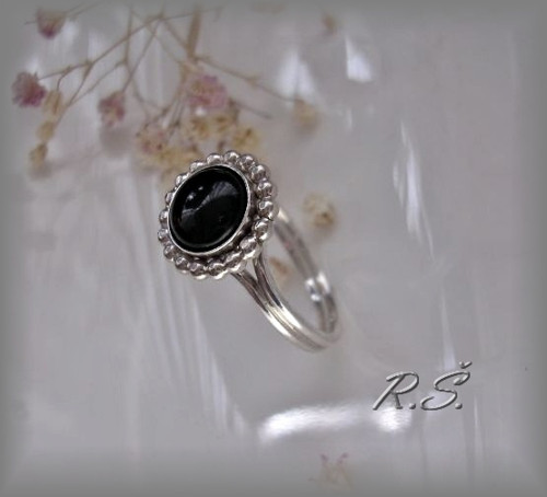 ONYXOVÝ+1 řada drobných kuliček..onyx 8 mm.Ag LESK