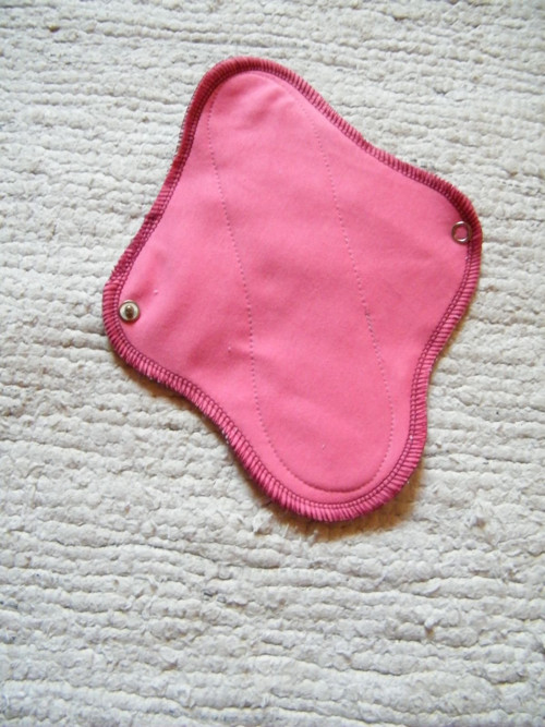 Denní menstruační vložka světle růžová 22 cm