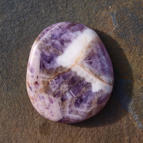 Ametyst chevron, placka 40 x 35 mm — foto 1