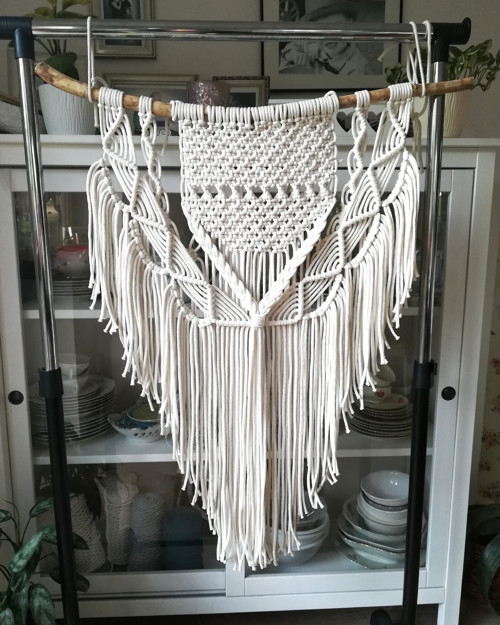 Macrame dekorace v krémové barvě — foto 1