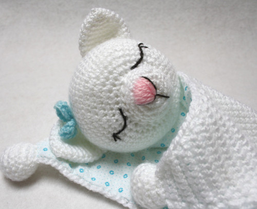 Háčkovaný USÍNÁČEK - KOČIČKA — foto 1