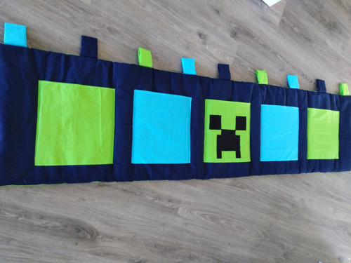 Kapsář / mantinel na zeď "modro-zelený"