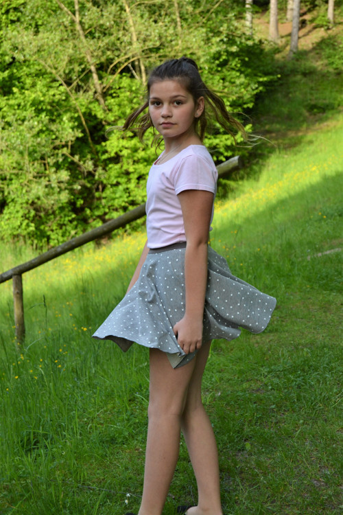 Kolová sukýnka puntíky — foto 1