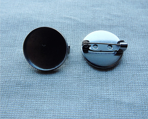 Špendlík s lůžkem na kabochon18mm 1kus