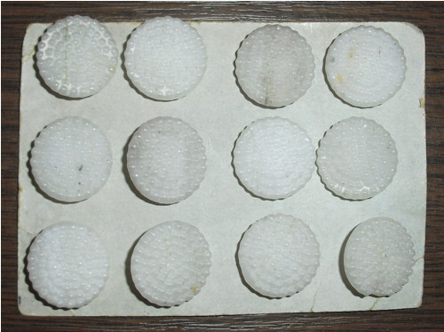 12x starožitné SKLENĚNÉ knoflíky, originál karta