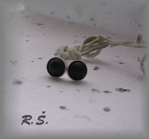 FROST ONYX mugle 8 mm v hladké obrubě.. PUZETY