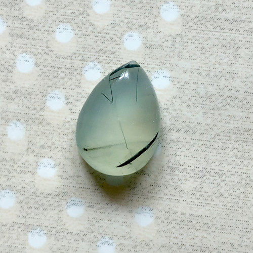 Prehnit kabošon slza 14x10mm