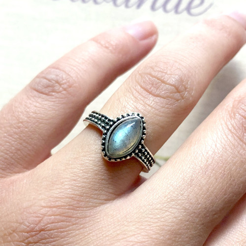 Eleganti vintage prsten s labradoritem