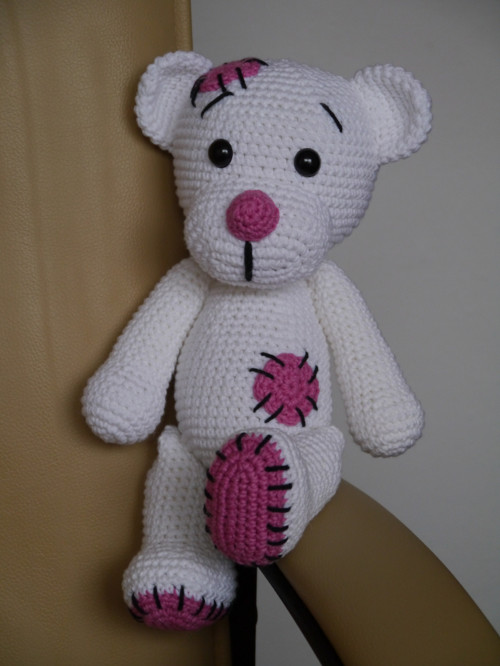 Háčkovaný medvídek Teddy - bílý