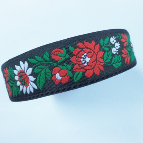 Černá krojová stuha s květinovým vzorem - 3,5 cm