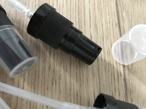 Pumpička černá CORINA, průhledné víčko 18/410,95mm