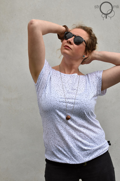 Bílé puntíkaté..., vel. XXL — foto 1