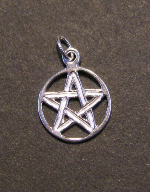 Malý pentagram - stříbrný přívěsek — foto 1