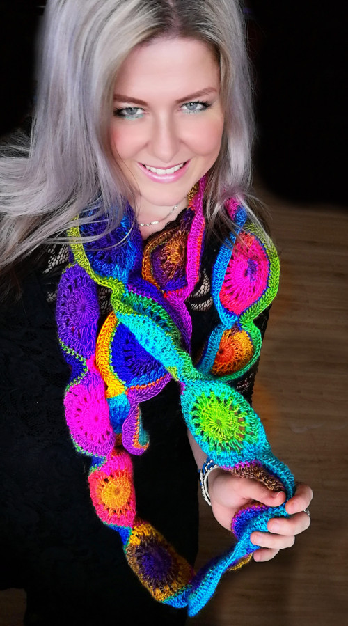 Duhová kolečková šála — foto 1