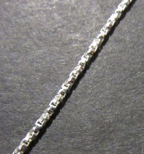 Slabý třpytivý stříbrný řetízek - délka 38cm