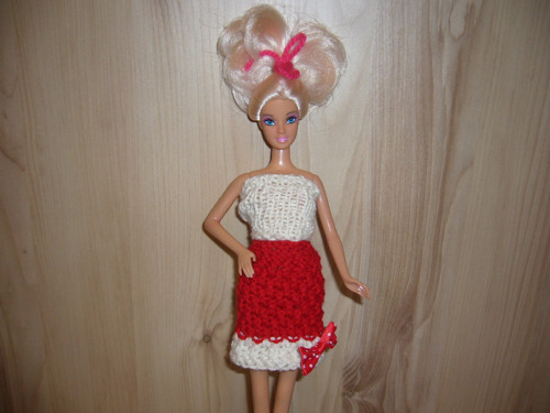 Barbie - červená sukýnka s mašličkou