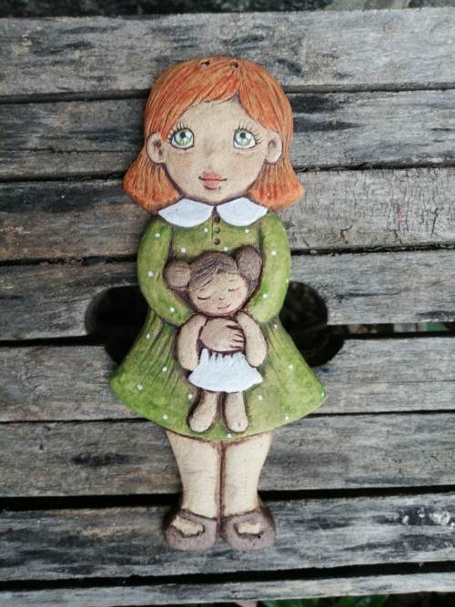 Holčička s panenkou , malovaná — foto 1