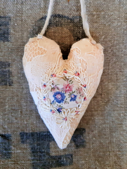Vyšívané srdíčko č.3 — foto 1