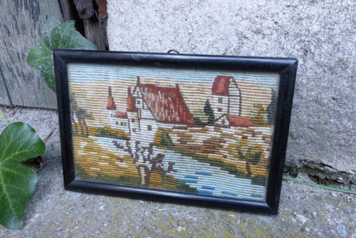 U nás na vsi...starožitný obrázek výšivka, gobelín