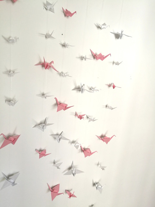 Papíroví ptáčci v bílé a růžové - origami závěsy